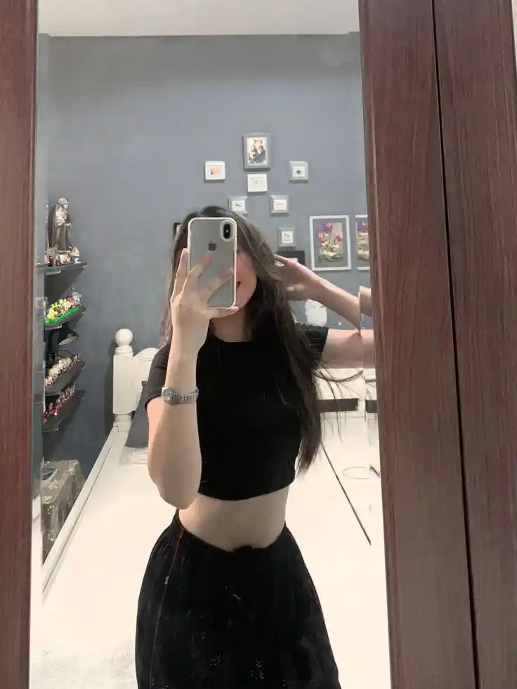 real-simple-girl-image-hide-face