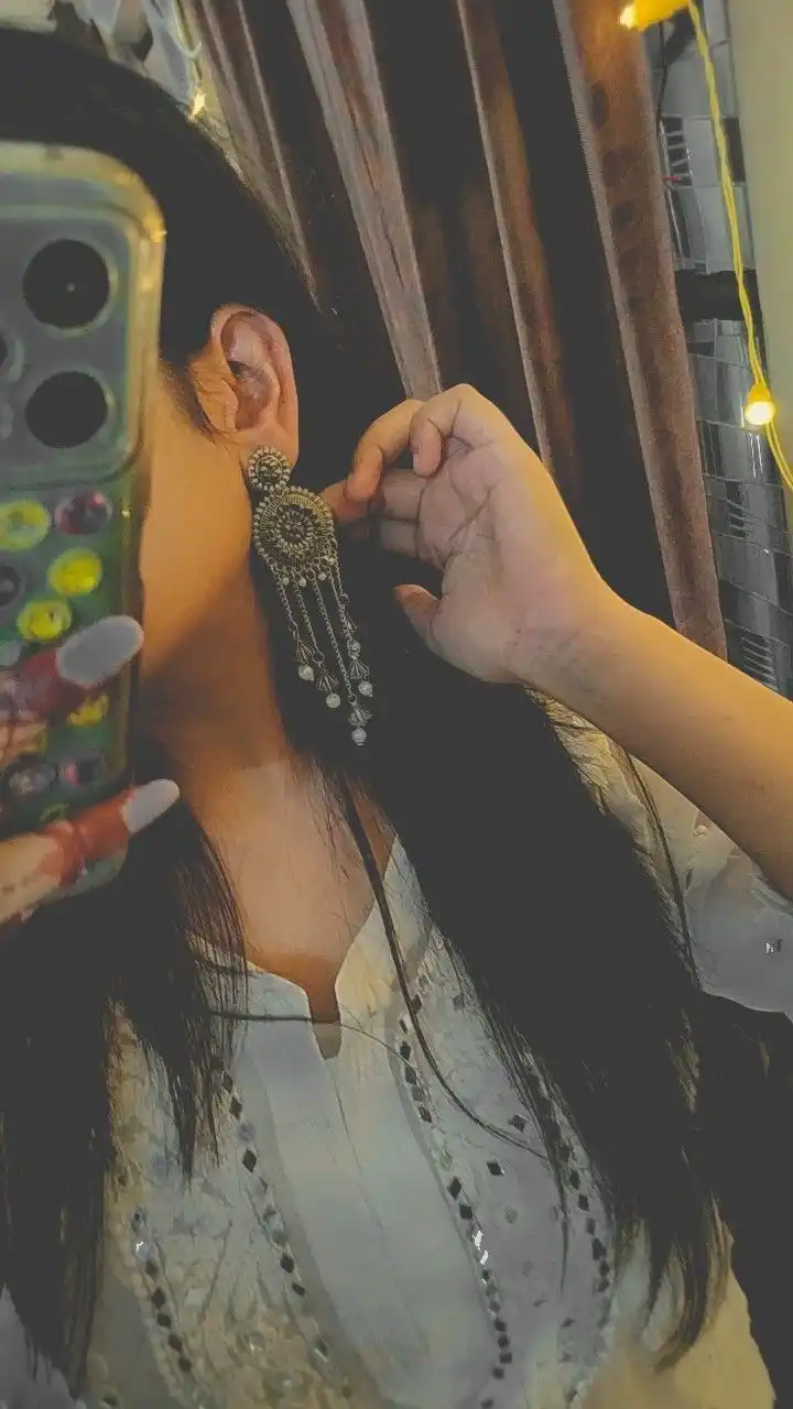 hide-face-girl-pic-dp