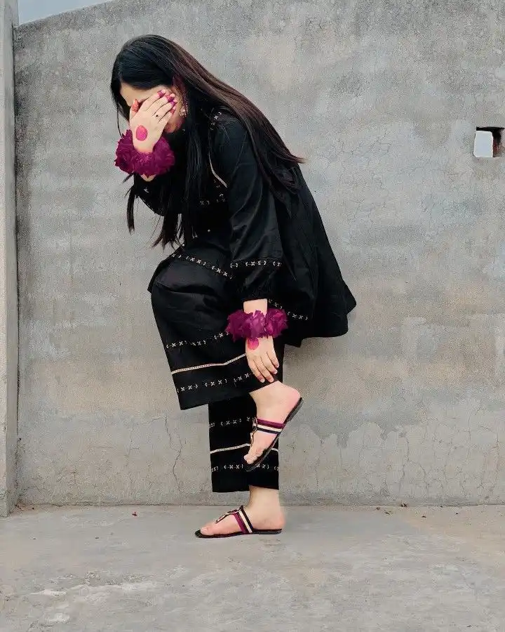 hide-face-girl-pic-dp