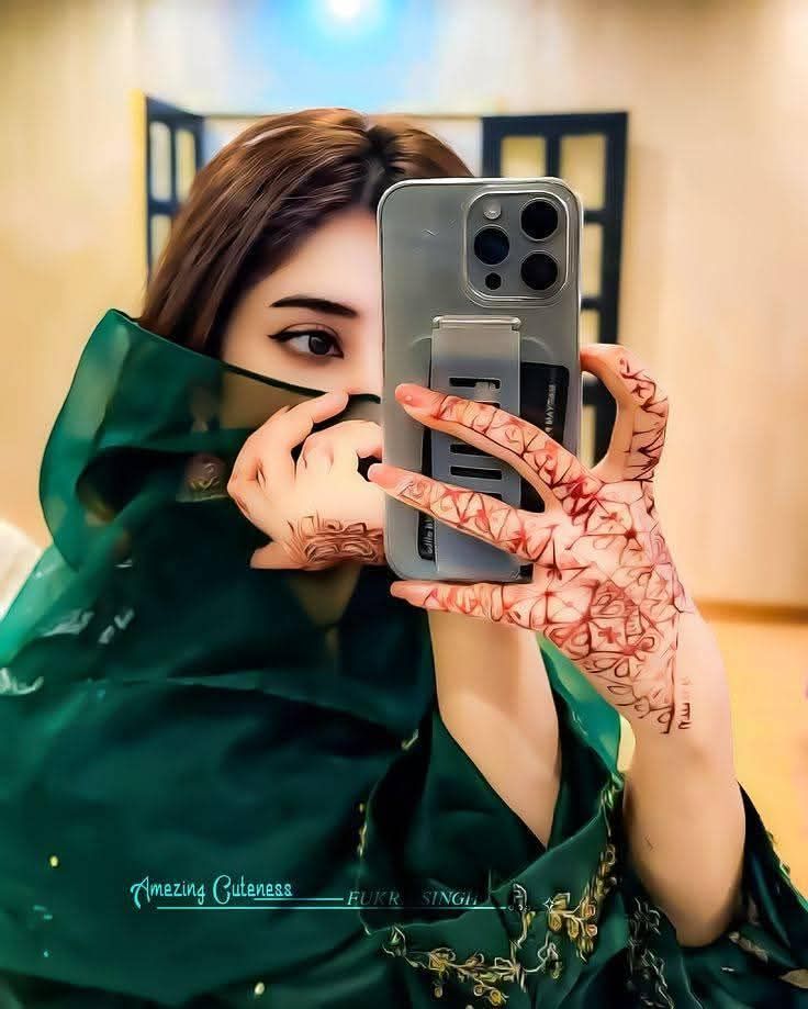 Aesthetic-Mirror-Selfie-for-Instagram