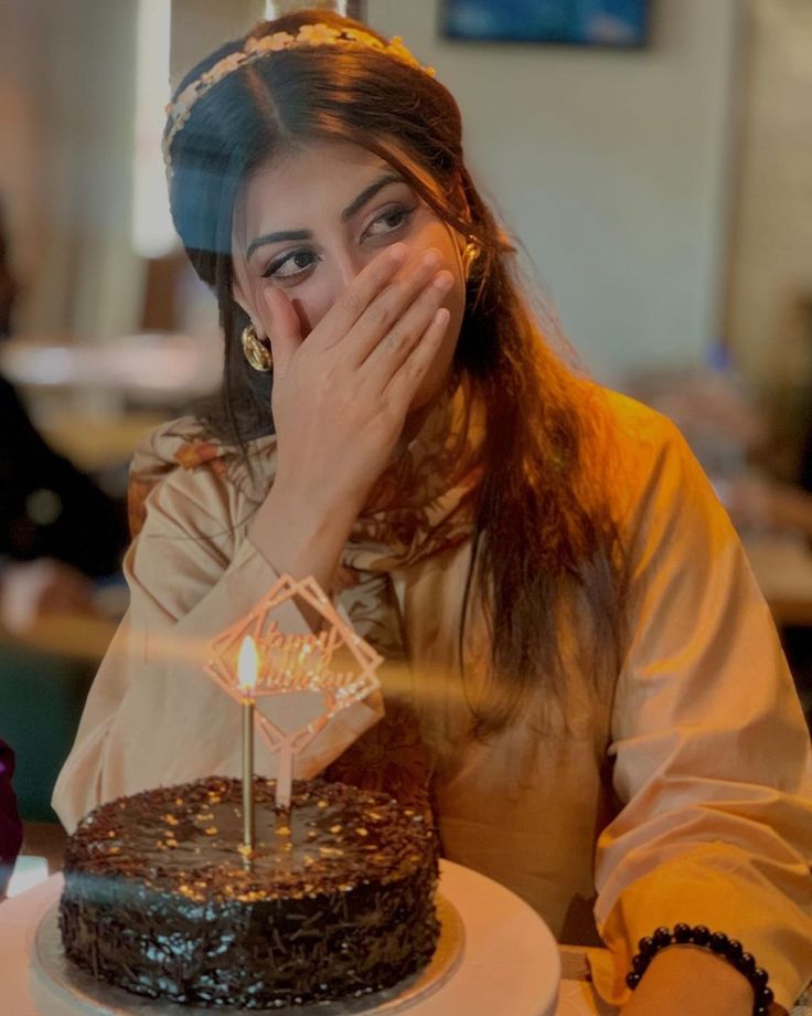 Cute-Girl-Hide-Face-Profile-Pictures