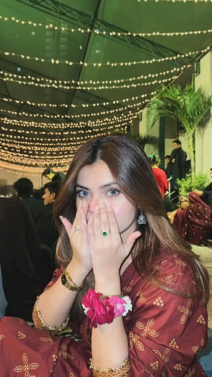 Cute-Girl-Hide-Face-Profile-Pictures