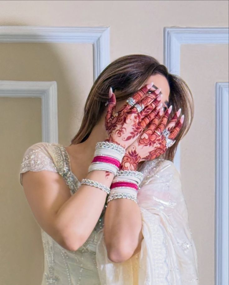 Cute-Girl-Hide-Face-Profile-Pictures