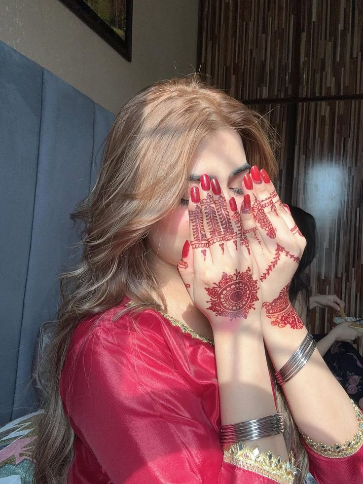 Cute-Girl-Hide-Face-Profile-Pictures