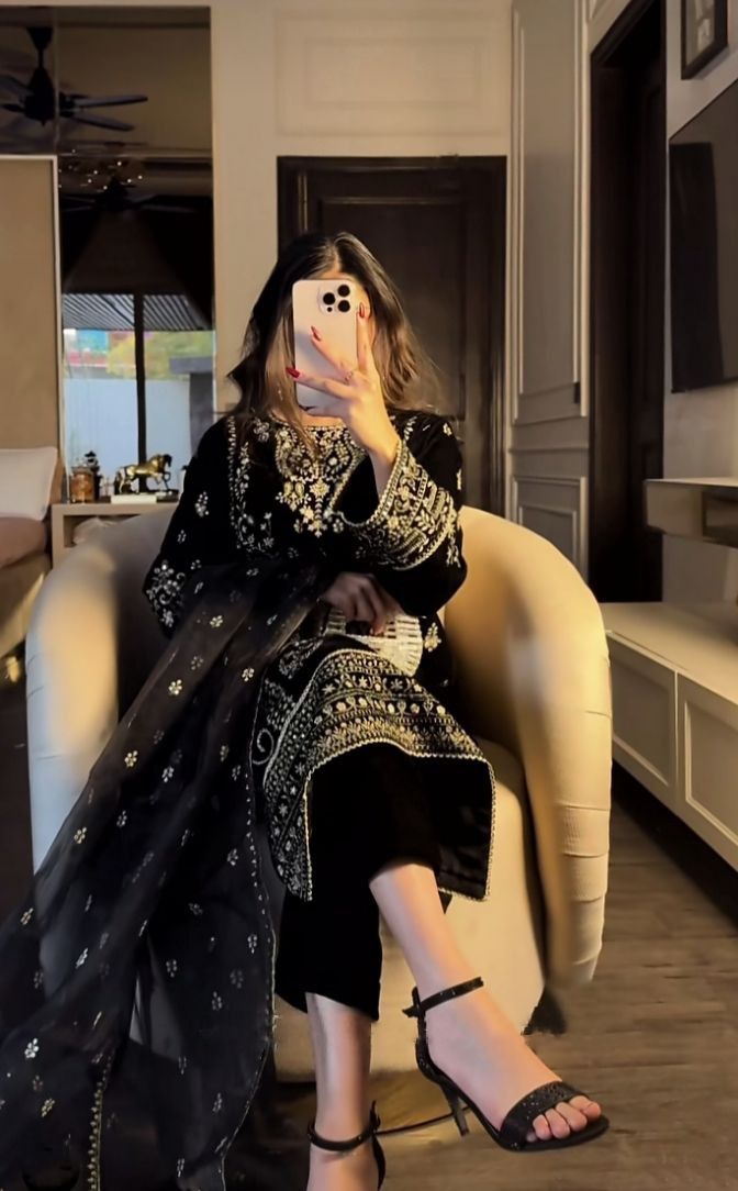 Cute-Girl-Hide-Face-Profile-Pictures