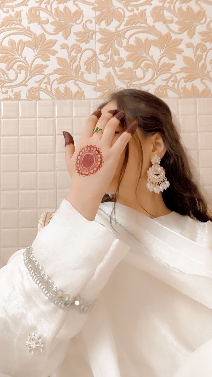 and-Real-Hide-Face-Girl-Dp-for-Whatsapp